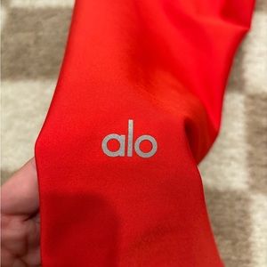 The cutest alo leggings. Worn once!